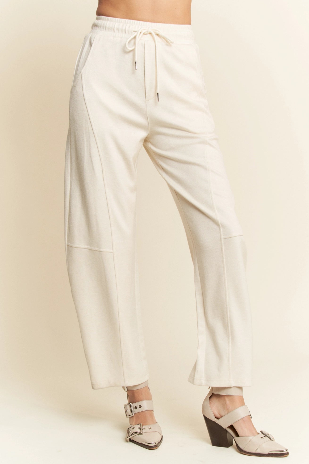 Shay Woven Elastic Trouser in Cream image 3