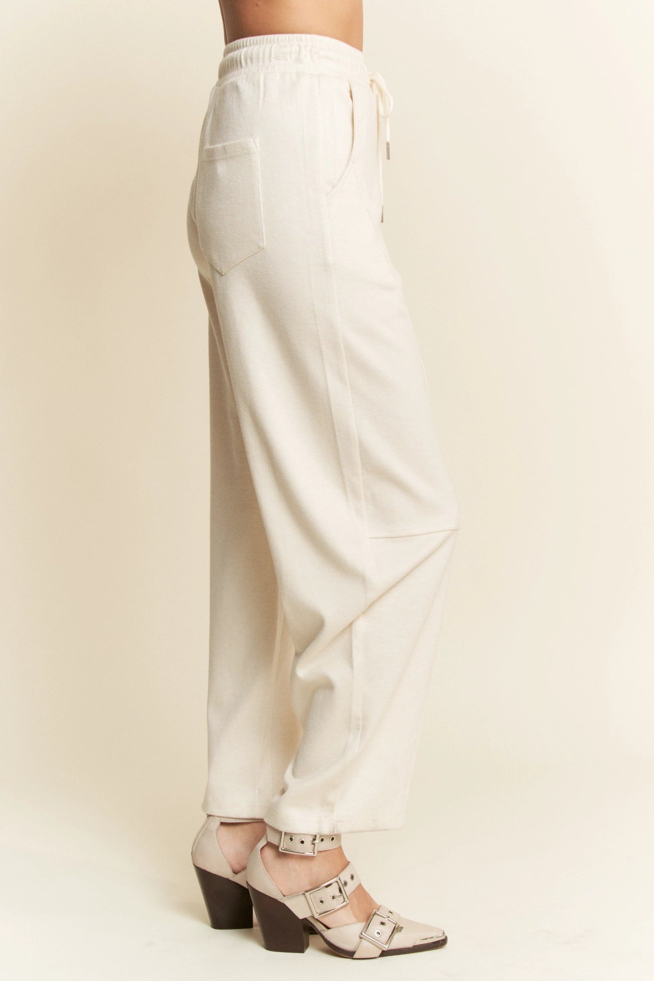 Shay Woven Elastic Trouser in Cream image 2