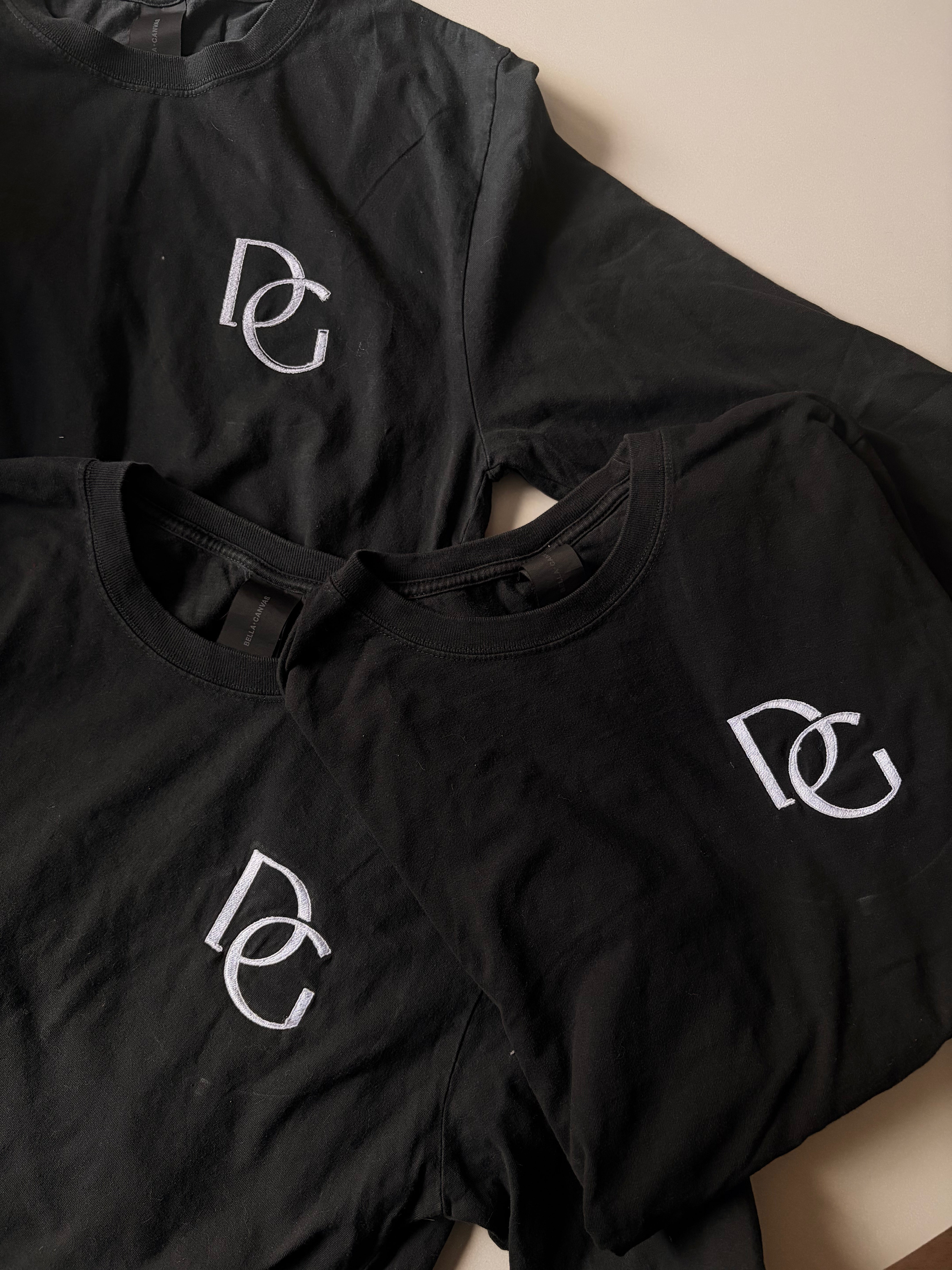 Dutch Girl™ Unisex Long Sleeve Tee | Onyx