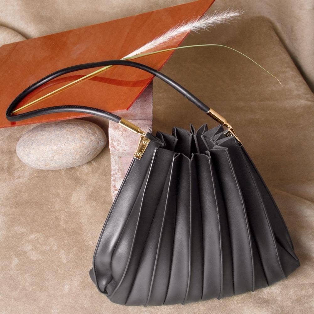 Carrie Textured Shoulder Bag in Black