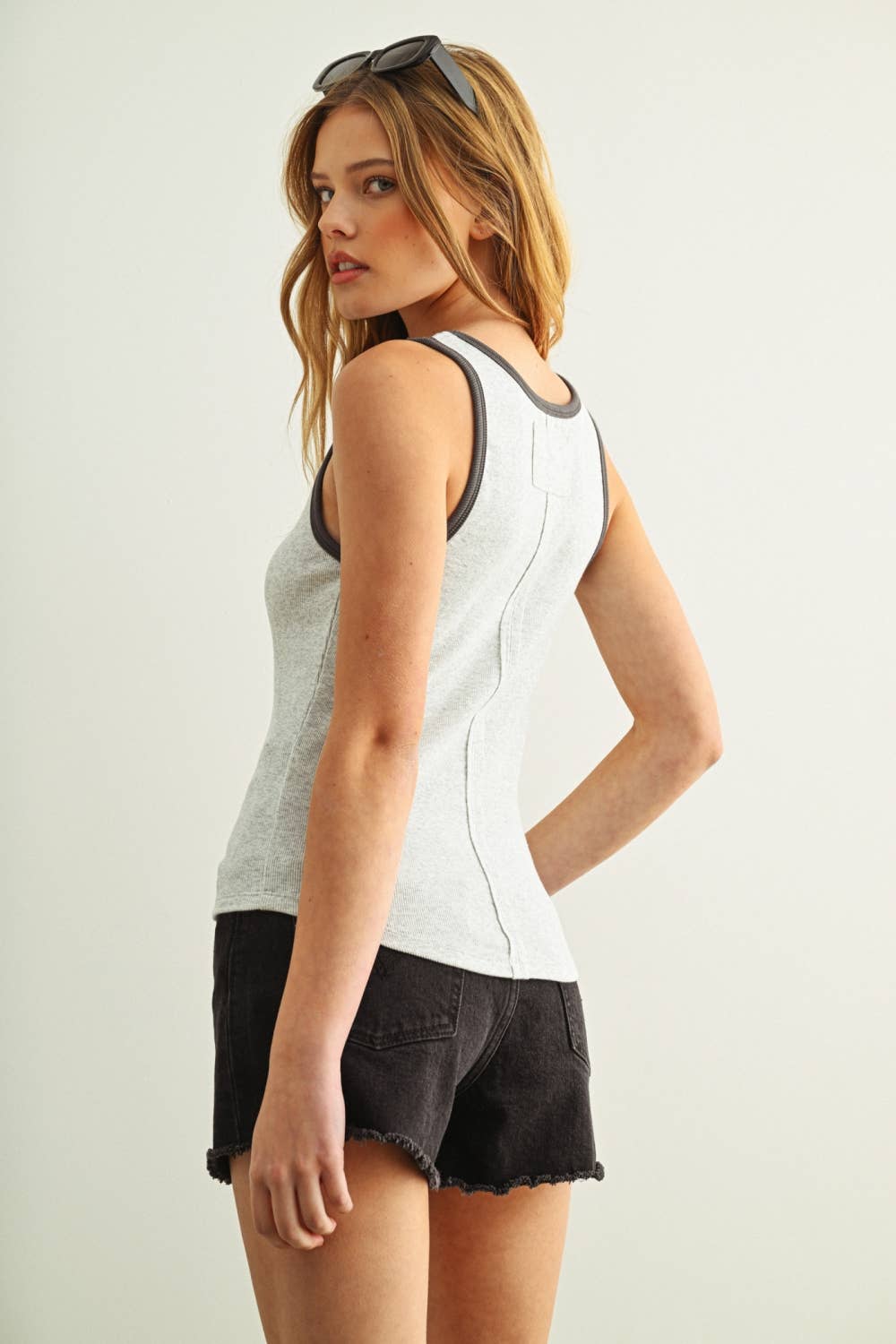 COLOR CONTRASTED TANK TOP